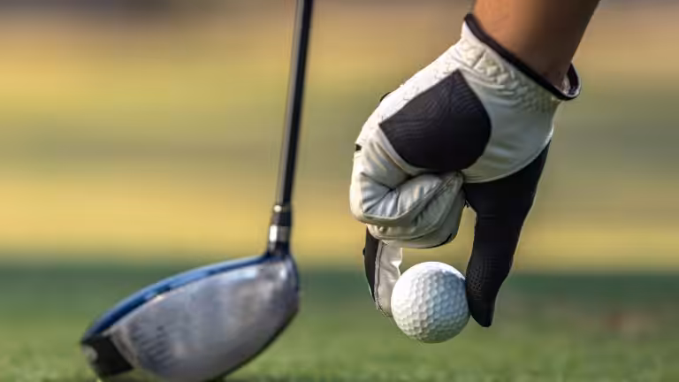 How Buying Golf Gloves for Sale Can Help Improve Your Swing